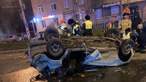 Водитель из «перевертыша» в Самаре снес ограждения на ул. Победы