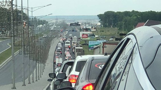 «Адская пробка»: в Самаре Московское шоссе парализовало вечером 1 июня