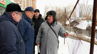 В Самаре УК почистила двор от снега только перед приездом мэра