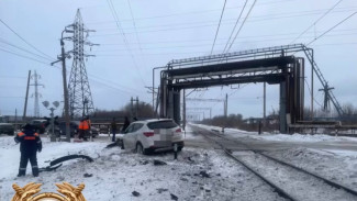 Появились кадры сбитой «Ласточкой» Hyundai на ж/д переезде под Самарой
