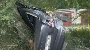 Полиция рассказала, кто погиб в расплющенной Lada Granta под Самарой