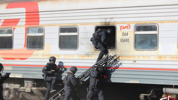 В Самаре бойцы ОМОН Росгвардии приняли участие в антитеррористической тренировке