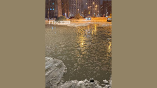 В Самаре на Московском шоссе рядом с ТЦ «Эль Рио» произошел мощный прорыв трубы