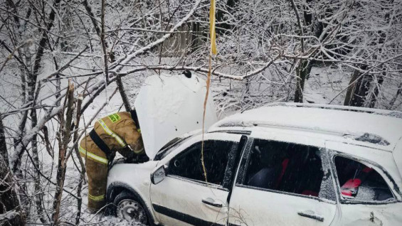Аномалия 13 декабря: на трассе в Самарской области ещё один автомобиль слетел в кювет