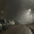 В Самаре сняли на видео бросающуюся на прохожих женщину