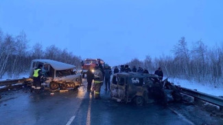 Один человек погиб и четверо пострадали в ДТП с Largus и УАЗом в Самарской области