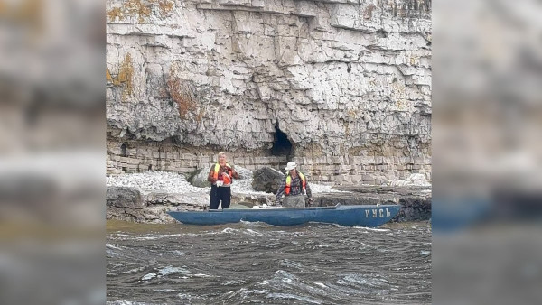 Под Самарой на Волге шесть человек подали сигнал бедствия из-за шторма
