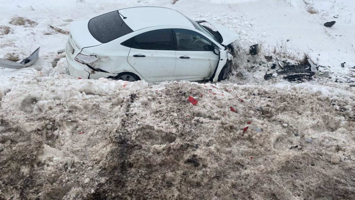 В Самарской области автомобиль утонул в снегу после ДТП – Новости Самары и  Самарской области – ГТРК Самара