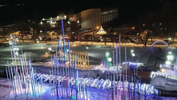 Самарцы оценили новогоднее украшение города на тройку