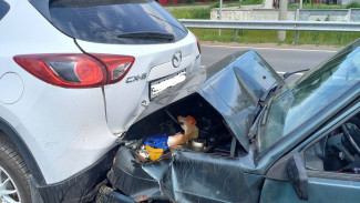 Два человека пострадали в столкновении легковых машин под Самарой