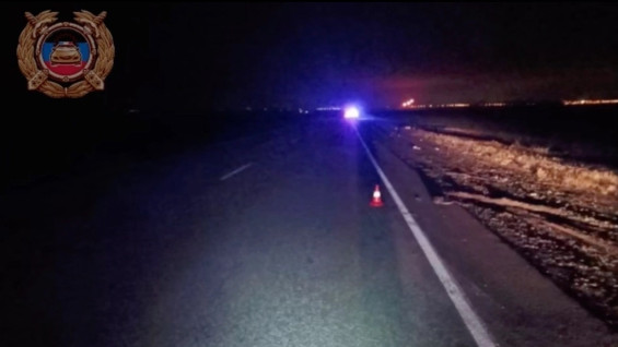 Ночное ДТП на трассе под Самарой: грузовик насмерть сбил пешехода