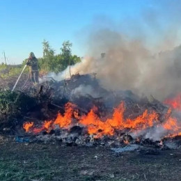 Под Самарой горел строительный мусор на площади 500 квадратов