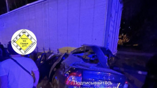 В Самаре Lada на огромной скорости залетела под фуру у метро "Спортивная"