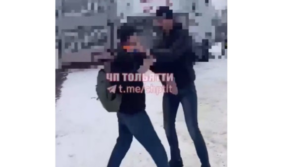 В Тольяттинской школе конфликт между учеником и учителем попал на видео