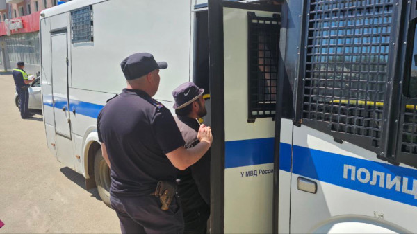 В Самаре полиция проводит рейд по мигрантам на Мехзаводе