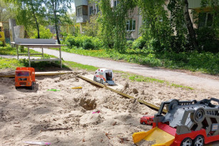 На убившую ребенка детскую площадку в Самаре выехали следователи