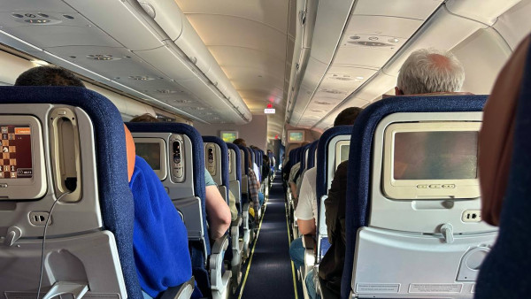 Лайнер, летевший из Сочи в Самару, экстренно сел в Минеральных Водах