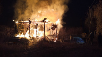 В Сызранском районе полностью выгорел дом