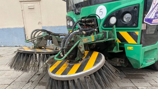 В Самаре ищут подрядчика для уборки территории Дворца Спорта