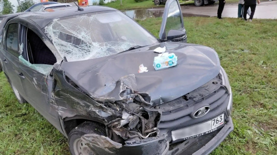 В Тольятти грузовик врезался в легковушку с младенцем в салоне