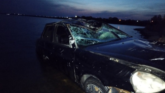 В Самарской области пьяный водитель с пассажирами улетел с обрыва в Волгу