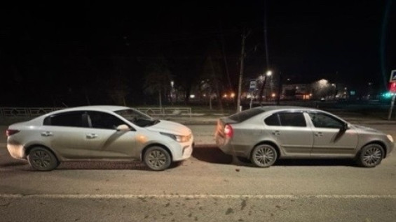 ДТП в Самаре: Kia врезалась в припаркованный автомобиль 