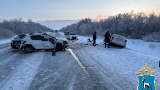 Под Самарой в лобовом столкновении Renault и Volkswagen погиб водитель