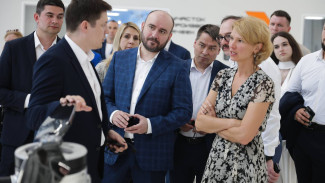 Глава Минсельхоза России Оксана Лут и самарский губернатор посетили сельхозпредприятия региона