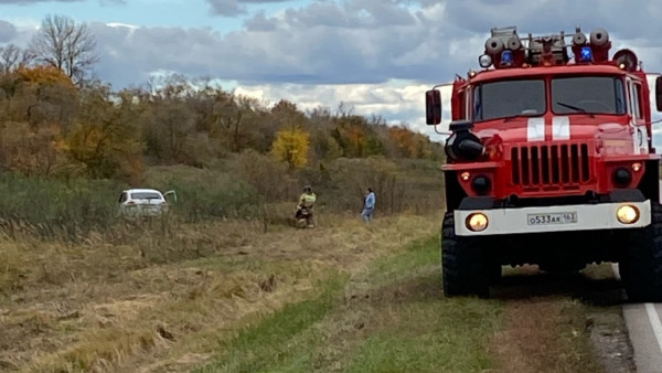 В Самарской области спасатели предотвратили трагедию в ДТП с 2 автомобилями
