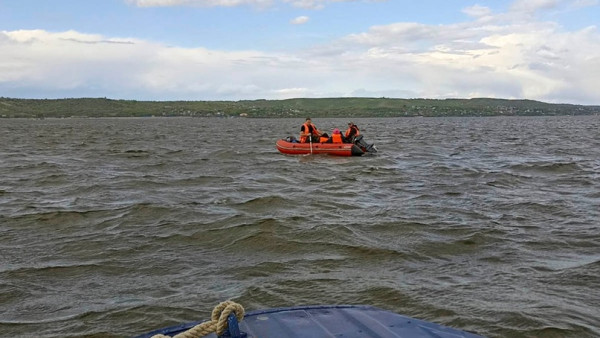 В Самарской области лодку с детьми унесло течением от берега