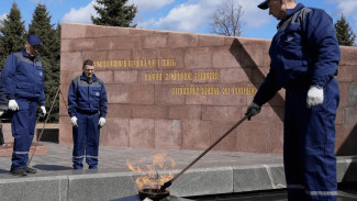В Самаре провели техническое обслуживание Вечного огня на площади Славы в преддверии празднования Дня Великой Победы