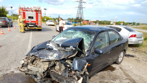 Четыре человека пострадали в жёсткой автокатастрофе в Самарской области