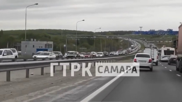 11 мая въезд в Самару встал в «дачной» пробке после длинных выходных