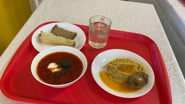 Работающие самарцы тратят на обед 640 рублей