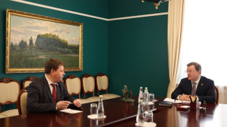 Губернатор Дмитрий Азаров провел рабочую встречу с руководителем самарского обкома КПРФ Алексеем Лескиным