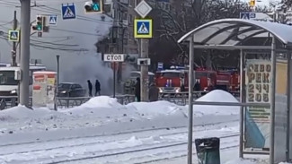 В Самаре на улицу Антонова-Овсеенко экстренно прибыли спецслужбы 