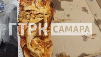 "Как это можно есть!": Самарцы стали жаловаться на доставку скомканных пицц
