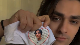 Самарский медиум Олег Шепс получил в подарок белые стринги со своим лицом