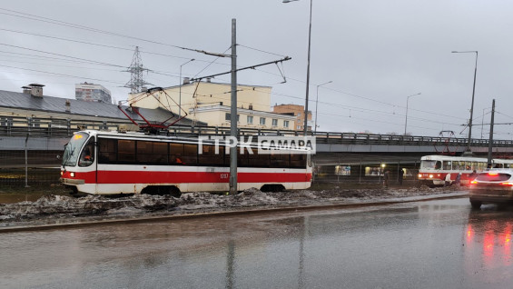 В Самаре из-за потопа встало движение трамваев