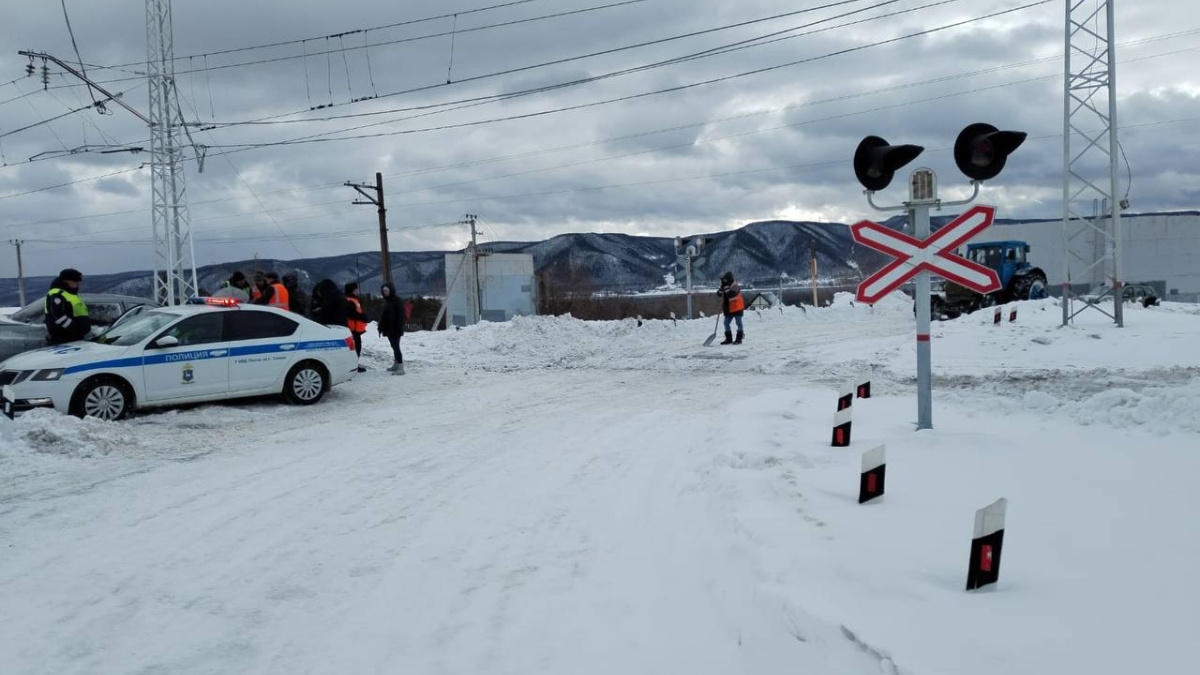 Не проскочил: в Самаре ВАЗ-2110 попал под электричку – Новости Самары и  Самарской области – ГТРК Самара