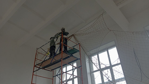 В Тольятти работник упал с 6-метровой высоты на производстве