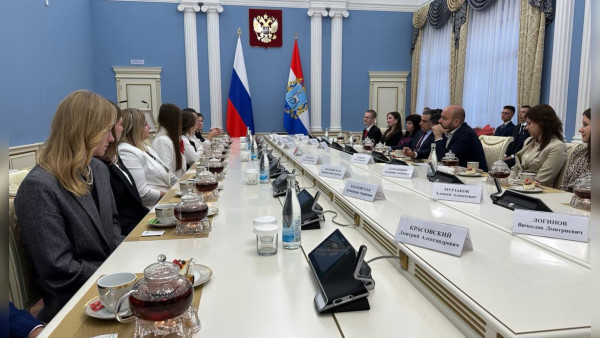 Вячеслав Федорищев обсудил с молодыми педагогами предложения по развитию системы образования 