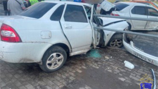 В Самаре 2 человека пострадало в столкновении Логана и Приоры