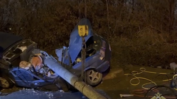 В Тольятти водителя «Волги» раздавило световой опорой