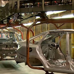 Мантуров: китайские авто не должны конкурировать с АвтоВАЗом 