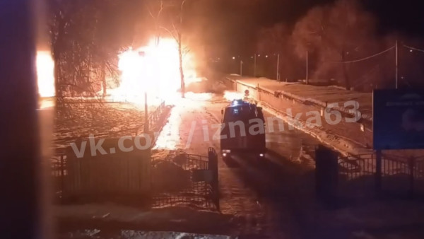 Видео: в Самарской области загорелась конюшня
