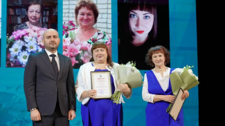 Вячеслав Федорищев наградил лучших учителей Самарской области