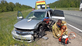 10 июня в Самарской области грузовик DAF выкинул с дороги Subaru