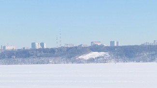 Самарские спасатели измерили толщину льда на Волге в начале марта