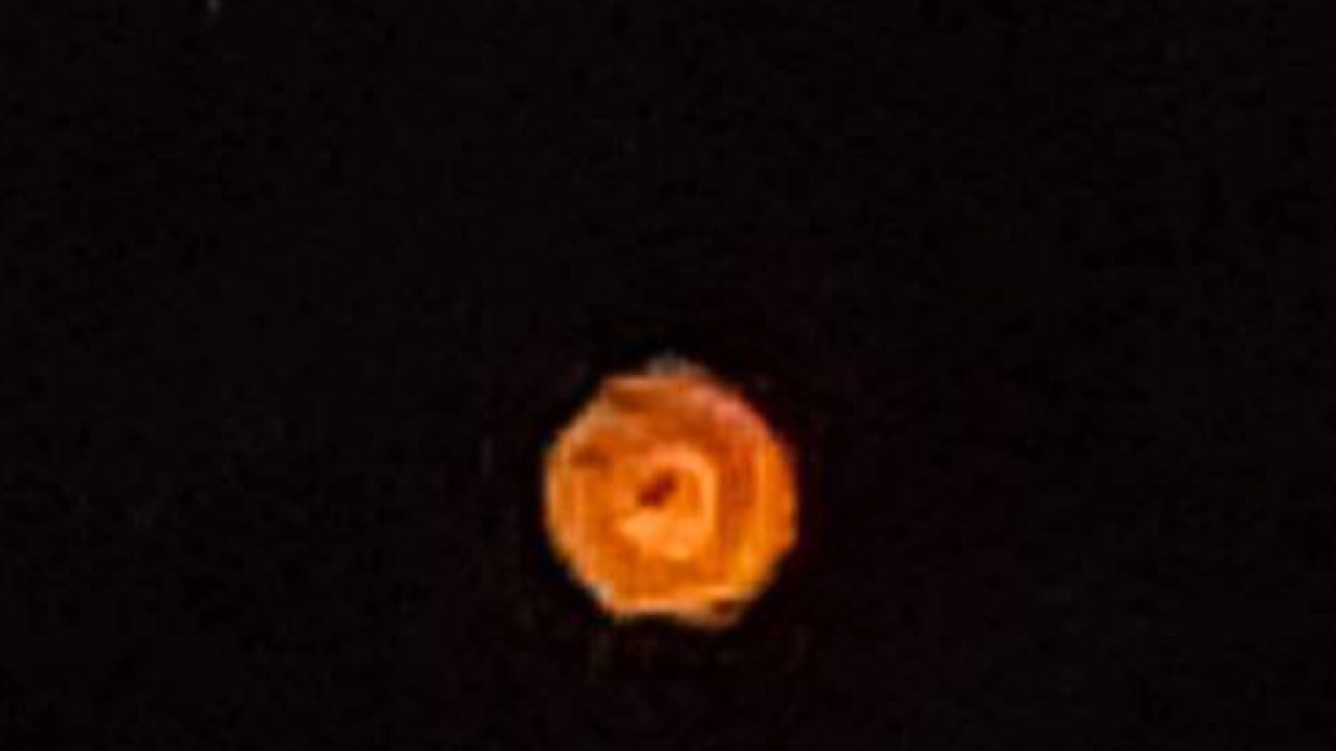 Огненные шары в небе. Огненные шары в небе. Огненный шар в небе. Огненный шар в небе что это. Нло в виде шара огненного.